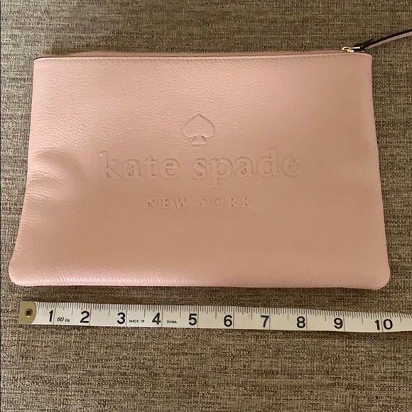 Kate Spade ♠️ Larchmont pouch - Picture 1 of 5